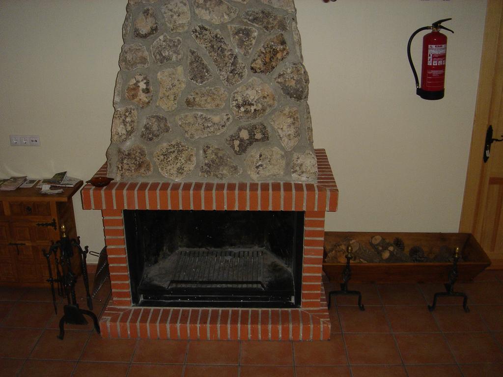 Apartamentos Serrano Ribatajada 外观 照片